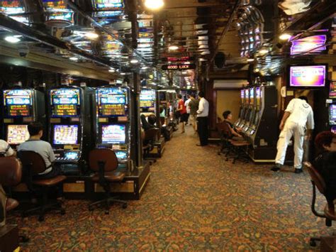 gambling cruise singapore.